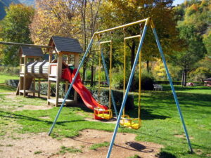 parco-giochi-bambini-nel-verde_1