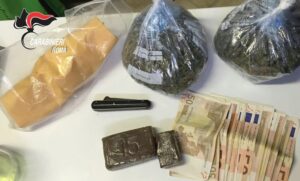 rsz_la_droga_sequestrata_dai_carabinieri rsz_la_droga_sequestrata_dai_carabinieri