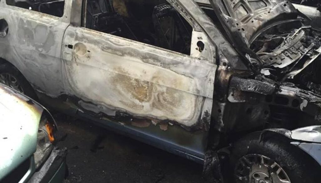 via Cairoli Esquilino auto in fiamme