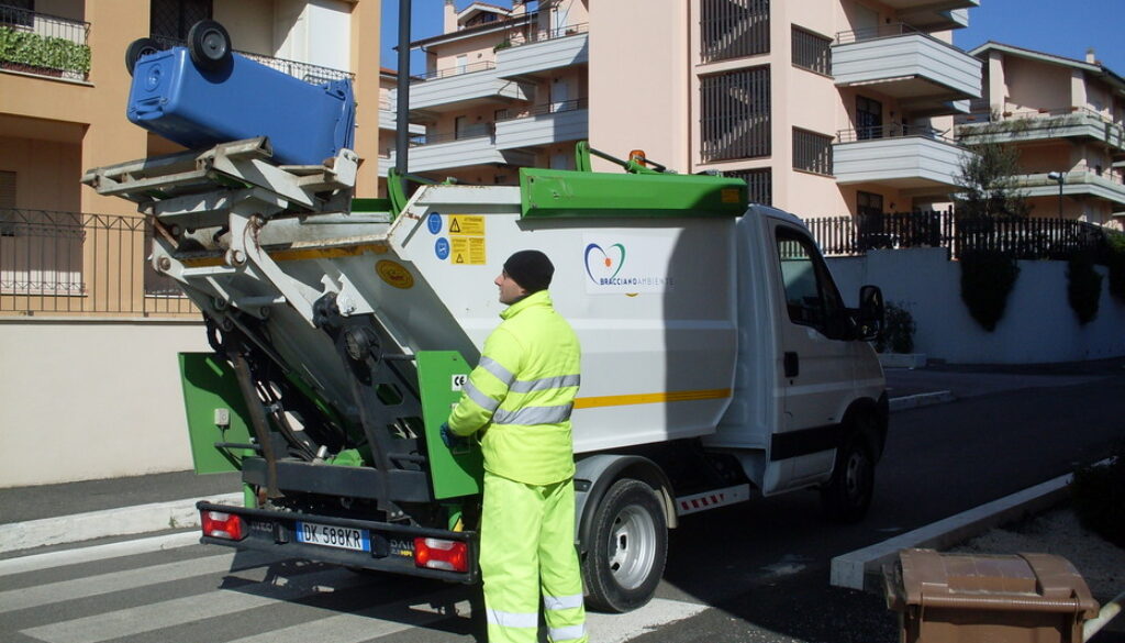 A Bracciano si blocca il servizio di nettezza urbana