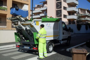 A Bracciano si blocca il servizio di nettezza urbana