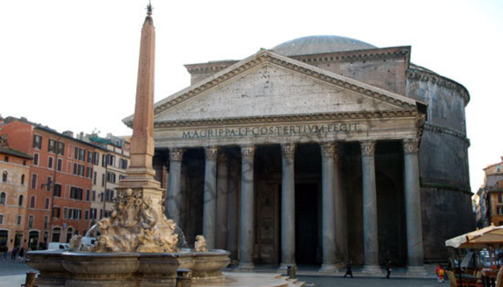 Allarme bomba in piazza del Pantheon