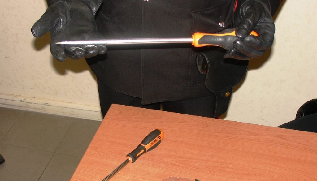 CENTRO - Gli attrezzi da scasso rinvenuti dai Carabinieri (2)