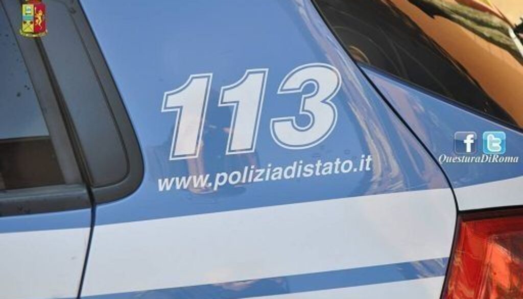 Entra in una Asl all'Eur per rubare dai distributori automatici