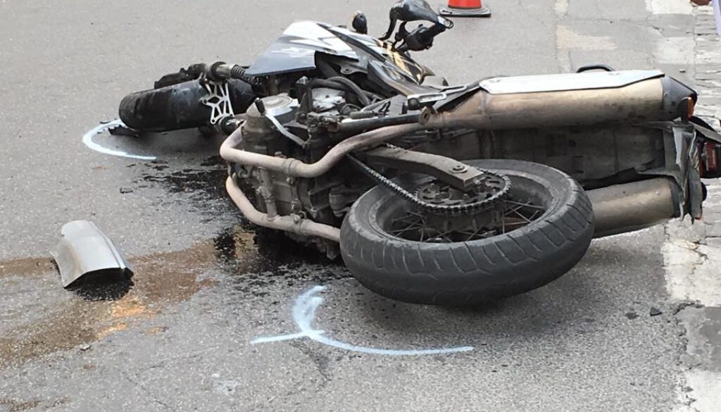 Incidente tra moto e minicar a Corso Vittorio 7