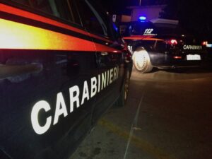 Minaccia di lanciarsi dal balcone a Civitavecchia