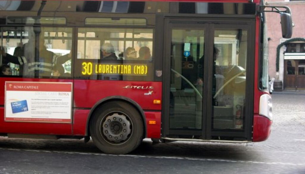 Portellone del bus 30 si stacca