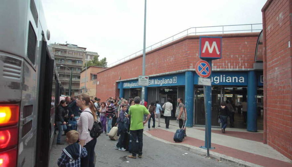 Prende a pugni il controllore a Eur Magliana