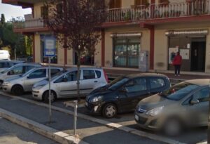 Rapina con spaccata a una banca di Guidonia