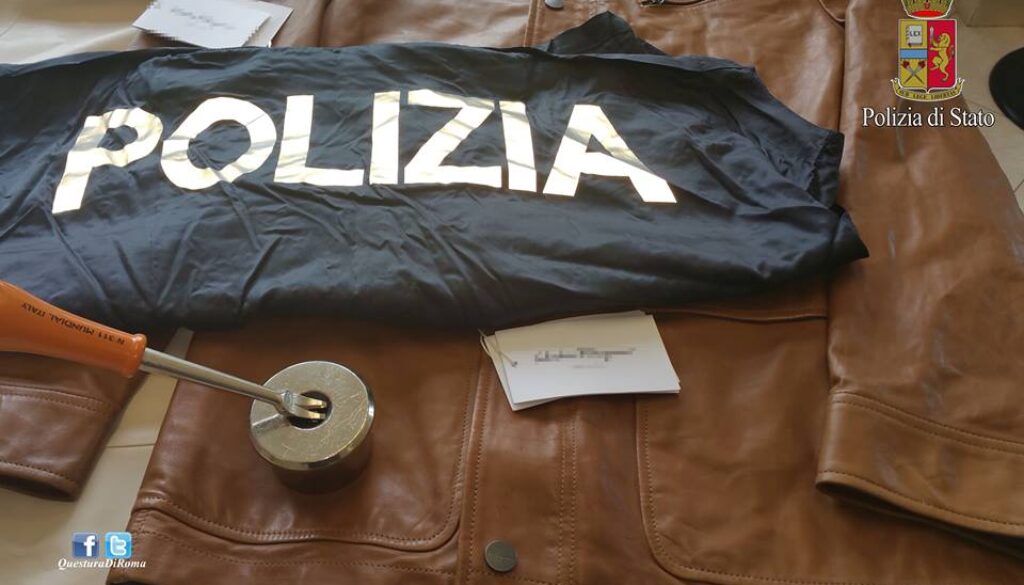 Ruba vestiti di marca nell'outlet di Castel Romano