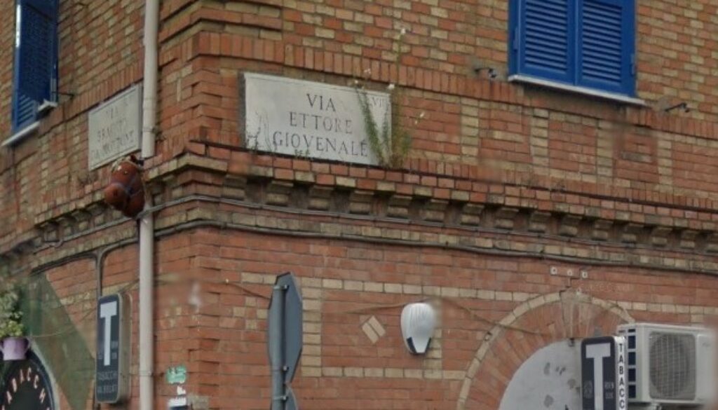 Scopre ladro in casa al Pigneto