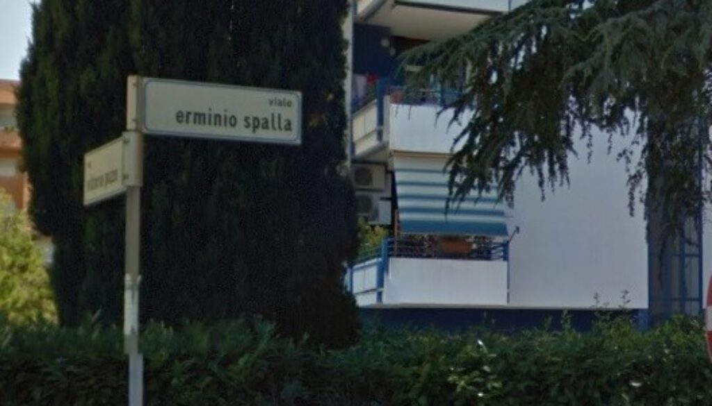 Spacciatrici e finte massaie in un palazzo a Roma 70