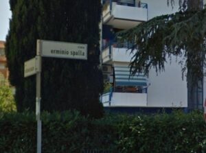 Spacciatrici e finte massaie in un palazzo a Roma 70