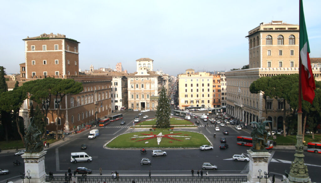 Tenta di rubare 5 zaini a degli studenti