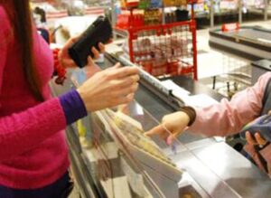 cassiera_supermercato02