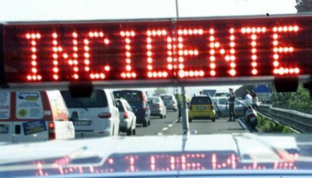 Incidente sulla tangenziale, rallentamenti fra via delle Valli e via della Moschea