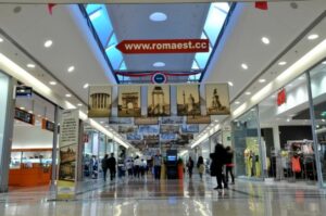 roma est roma est