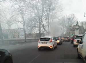 rsz_lungotevere_marzio_auto_in_fiamme_1