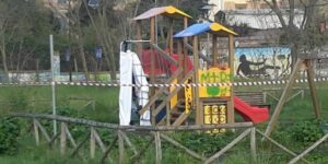 uomo impiccato al Parco del Pineto (fonte profilo Facebook Daniele Giannini)