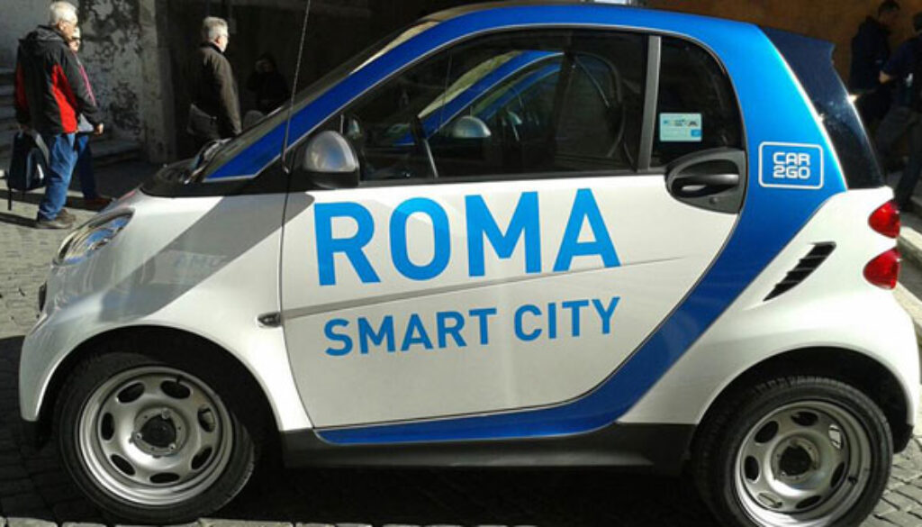Auto del car sharing per rubare ruote a Cinecittà