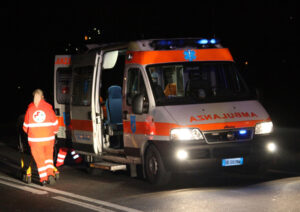 Bus N23 contro spartitraffico sulla Tiburtina