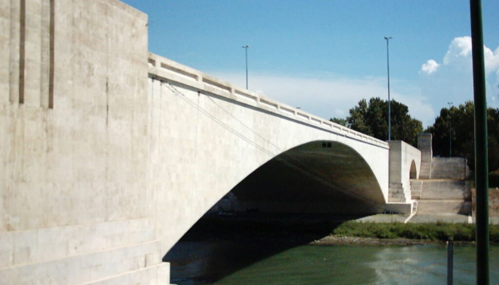 Cadavere nel Tevere Cadavere nel Tevere