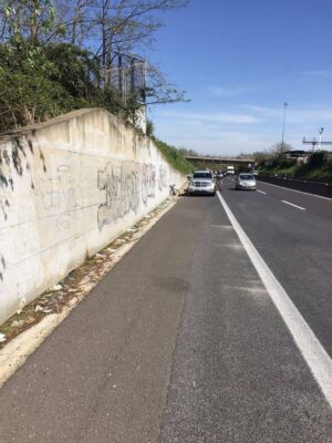 Ciclista travolto da un'auto sull'Aurelia