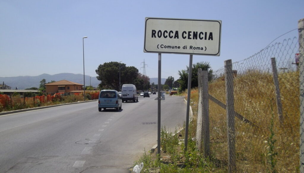 Discarica abusiva di rifiuti pericolosi a Rocca Cencia Discarica abusiva di rifiuti pericolosi a Rocca Cencia