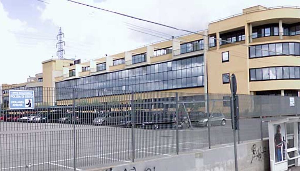 Evade da Ufficio Immigrazione