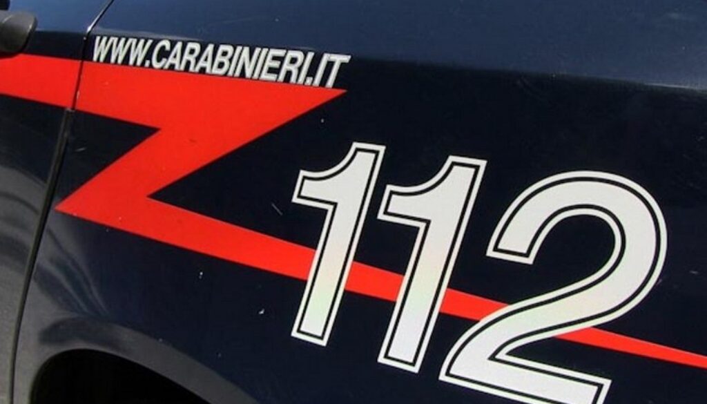 Evade dai domiciliari e rapina ex compagno di scuola