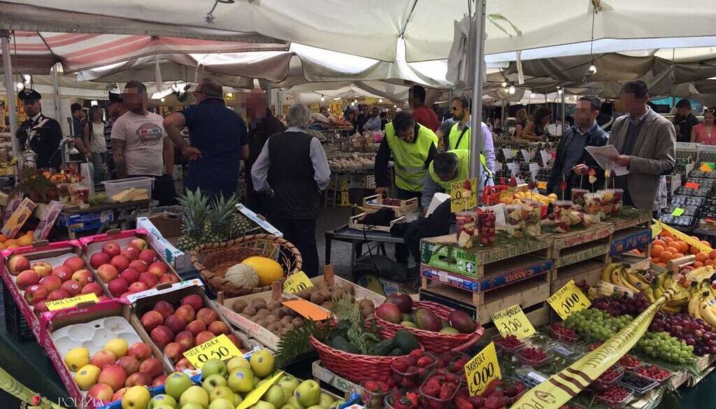 Fruttivendolo abusivo a Campo de' Fiori