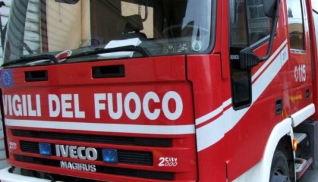 Incendio in un garage vicino alla Moschea
