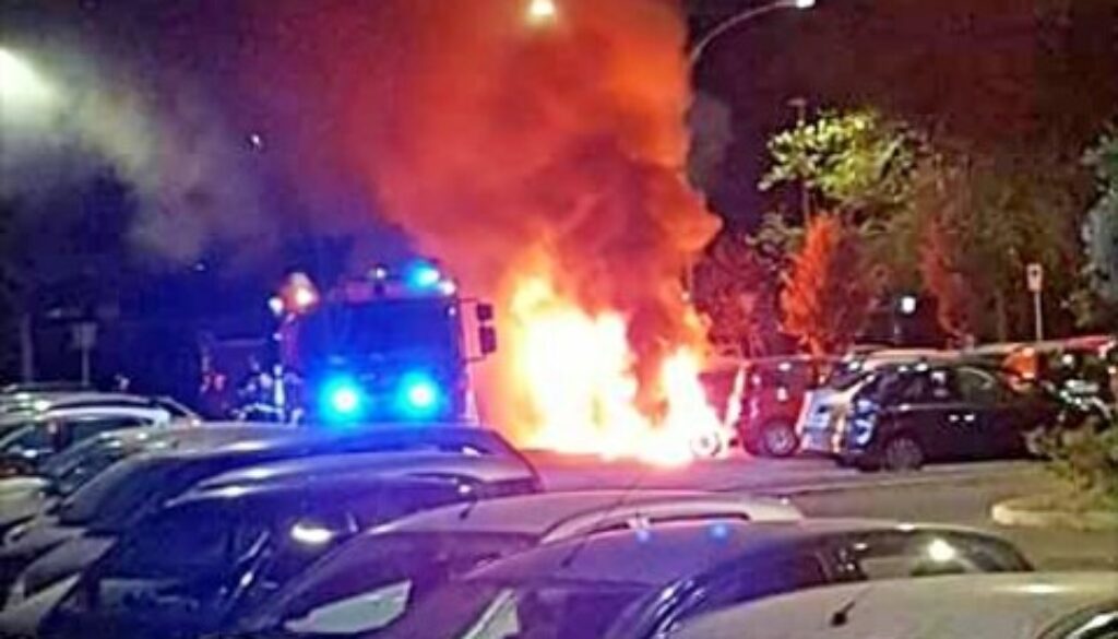 Incendio nella notte a Pietralata