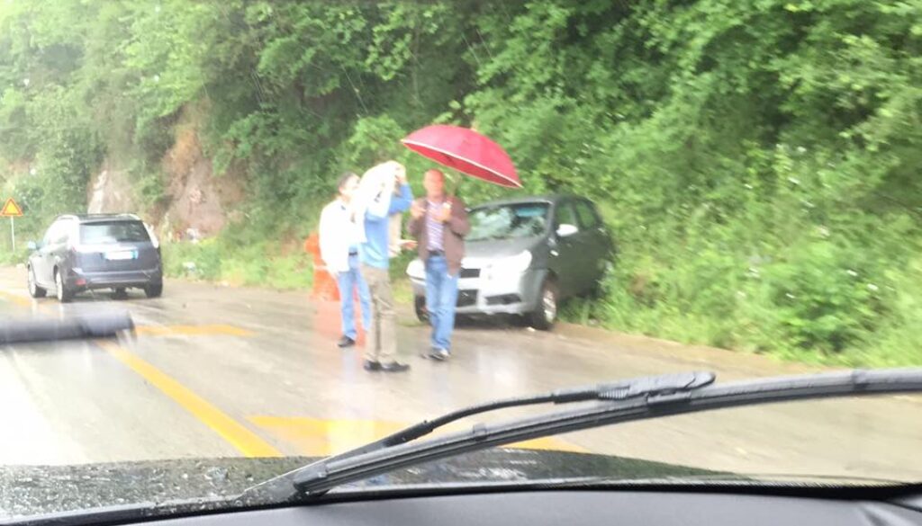 Incidente sulla Laurentina all'altezza di Colle dei Pini