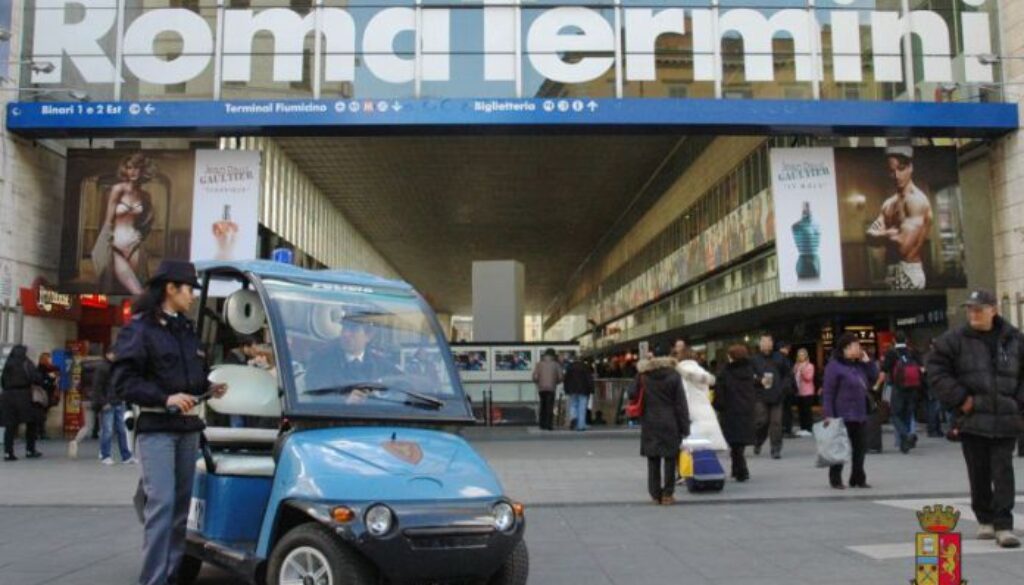Palpeggia una donna alla Stazione Termini