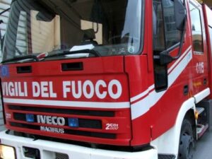 Pino crolla sulla strada a Velletri