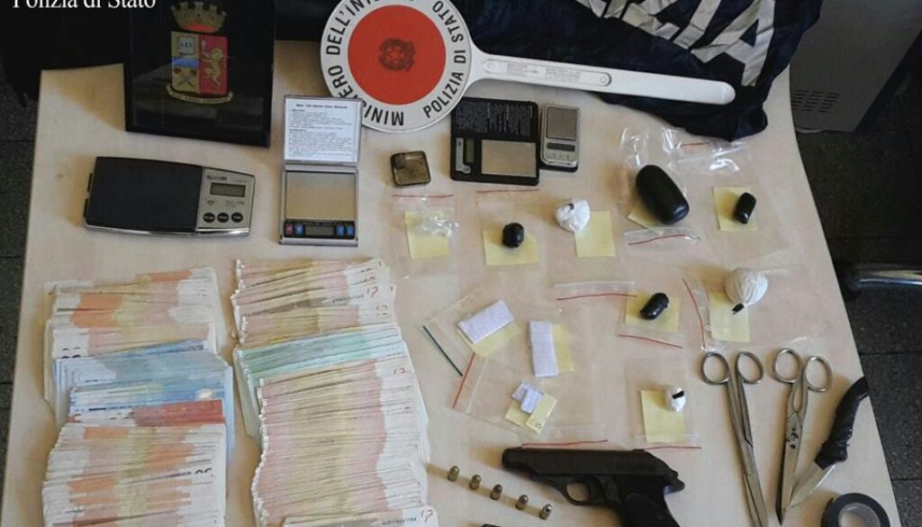 Pistola in casa a Porta Maggiore