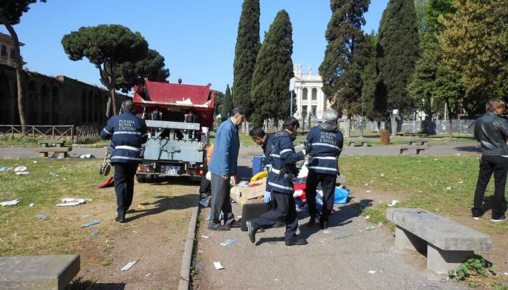 Sgomberato un mercato abusivo a San Giovanni