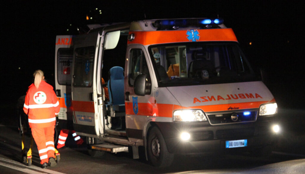 Si scontra con tre auto ferme a Ciampino