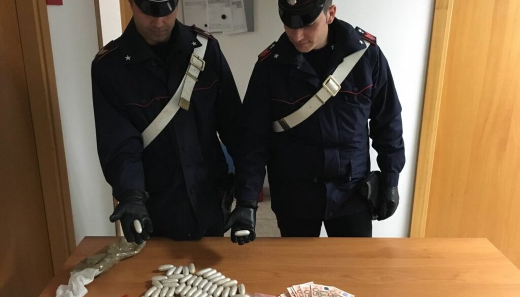 Sorpreso con 51 ovuli di eroina a Monte Compatri
