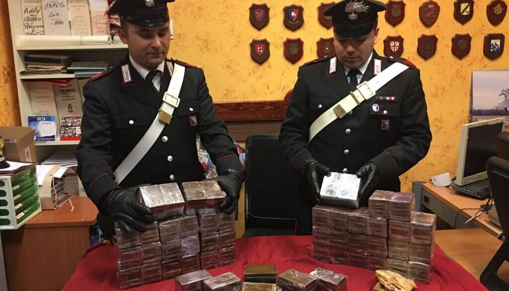 Taxi pieno di hashish a Ponte di Nona