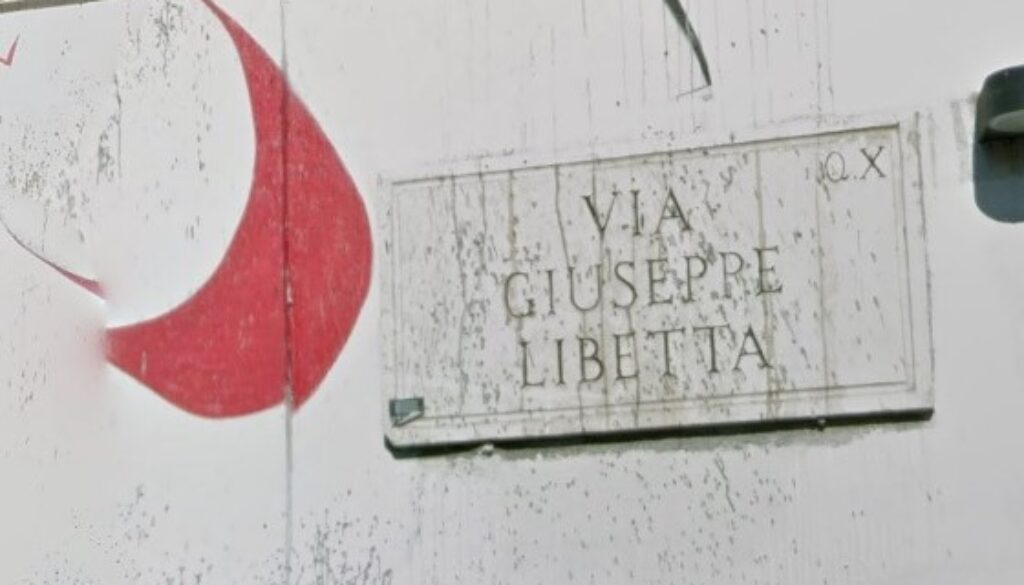 Venditori e parcheggiatori abusivi
