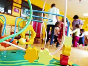Bimbi a lezione in asilo pericolante a Monteverde