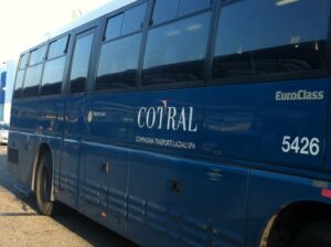 Bus Cotral prende fuoco a Grottaferrata