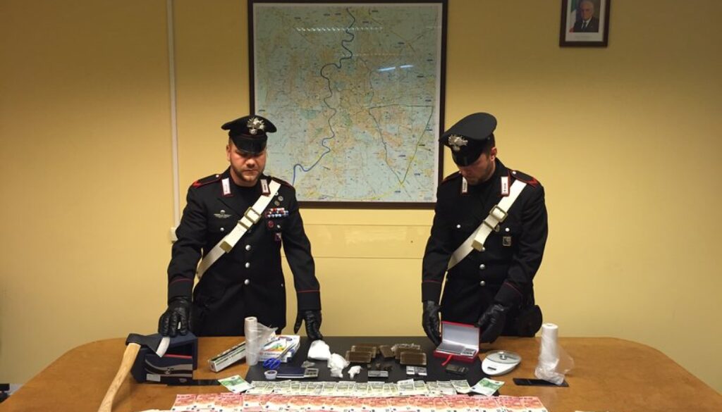 Cocaina e un'ascia in casa al Quarticciolo