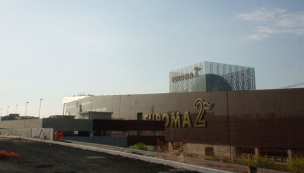 Evade dai domiciliari per derubare i clienti
