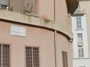 Fuggono dalla Polizia con una moto rubata a Piramide