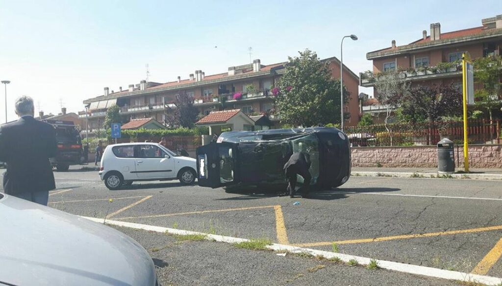 Incidente tra due auto a via Millevoi