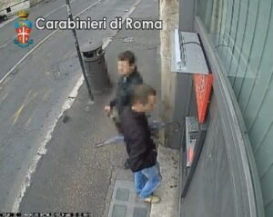 Manomettono un bancomat vicino al Vaticano