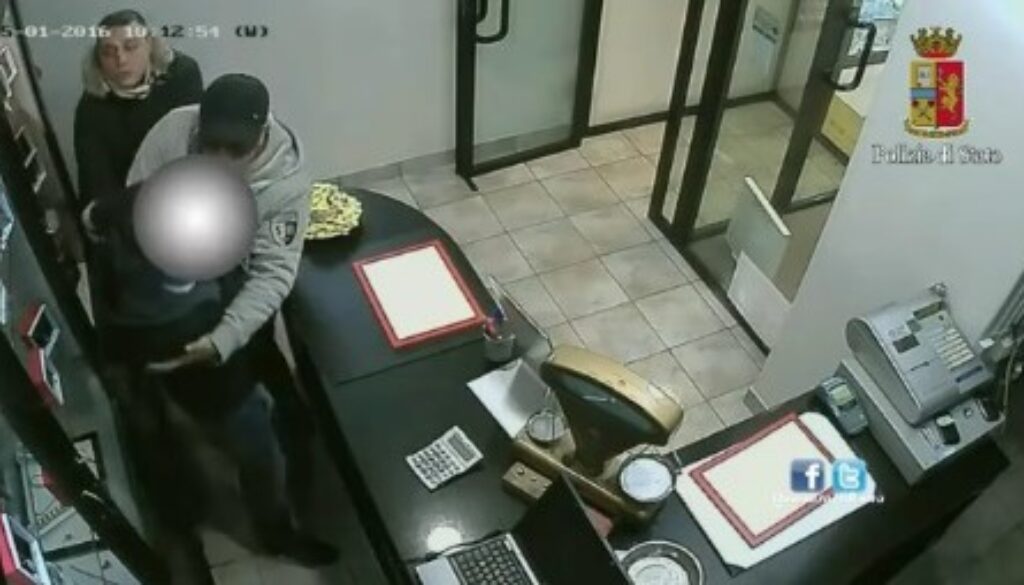 Rapina a un compro oro all'Appio Rapina a un compro oro all'Appio